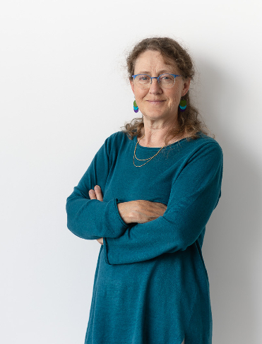Fotograf-linköping_SugarCrispPictures_Ann_Gewecke-författarporträtt-08-web_2_371x487 Ann Gewecke